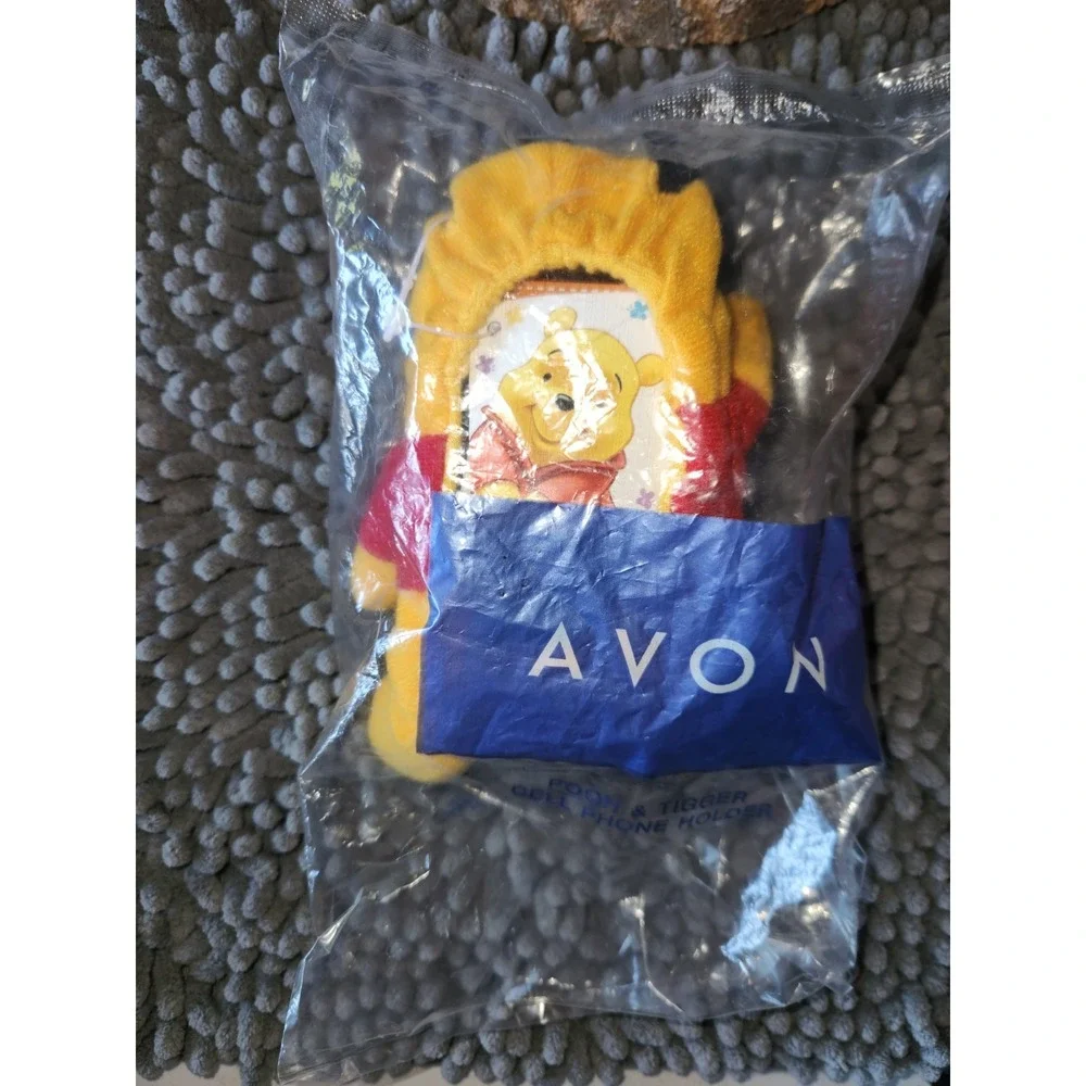 WINNIE‎ THE POOH CELL PHONE COVER BY AVON -- NEW IN BAG